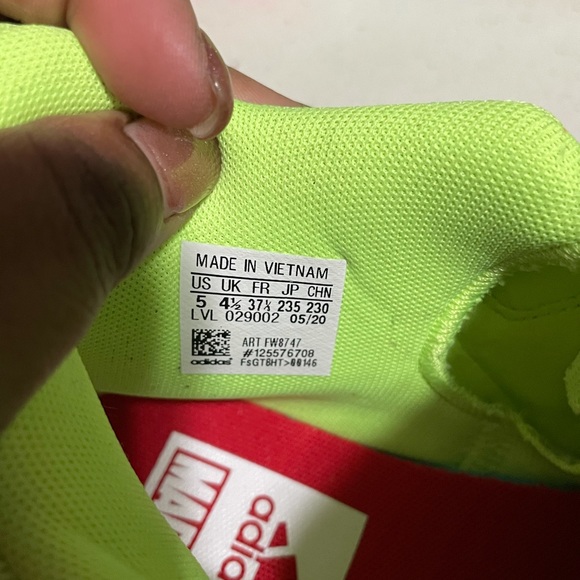 D.O.N ISSUE #2 MARVEL SPIDEY SENSE SHOES-Size 5 - Picture 4 of 10